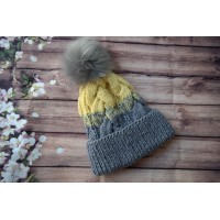 Czapka „Szaro-Żółty Blask” z pomponem ze sztucznego futra – ręcznie robiona