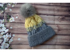 Czapka „Szaro-Żółty Blask” z pomponem ze sztucznego futra – ręcznie robiona